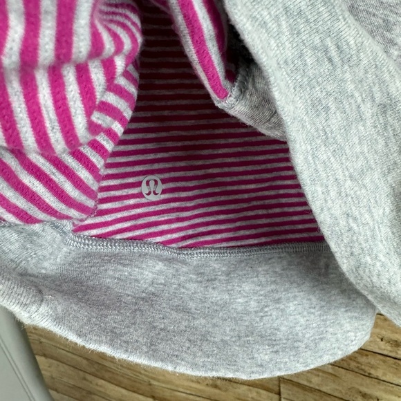 LULULEMON Cowl Neck Reversible Gray Pullover Sweatshirt Women's Size Small - Picture 5 of 6